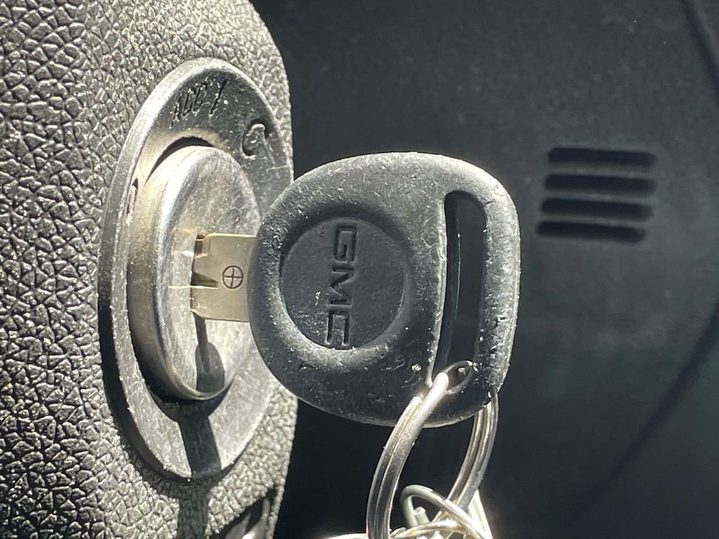 Used 2014 GMC Acadia SLE image 24