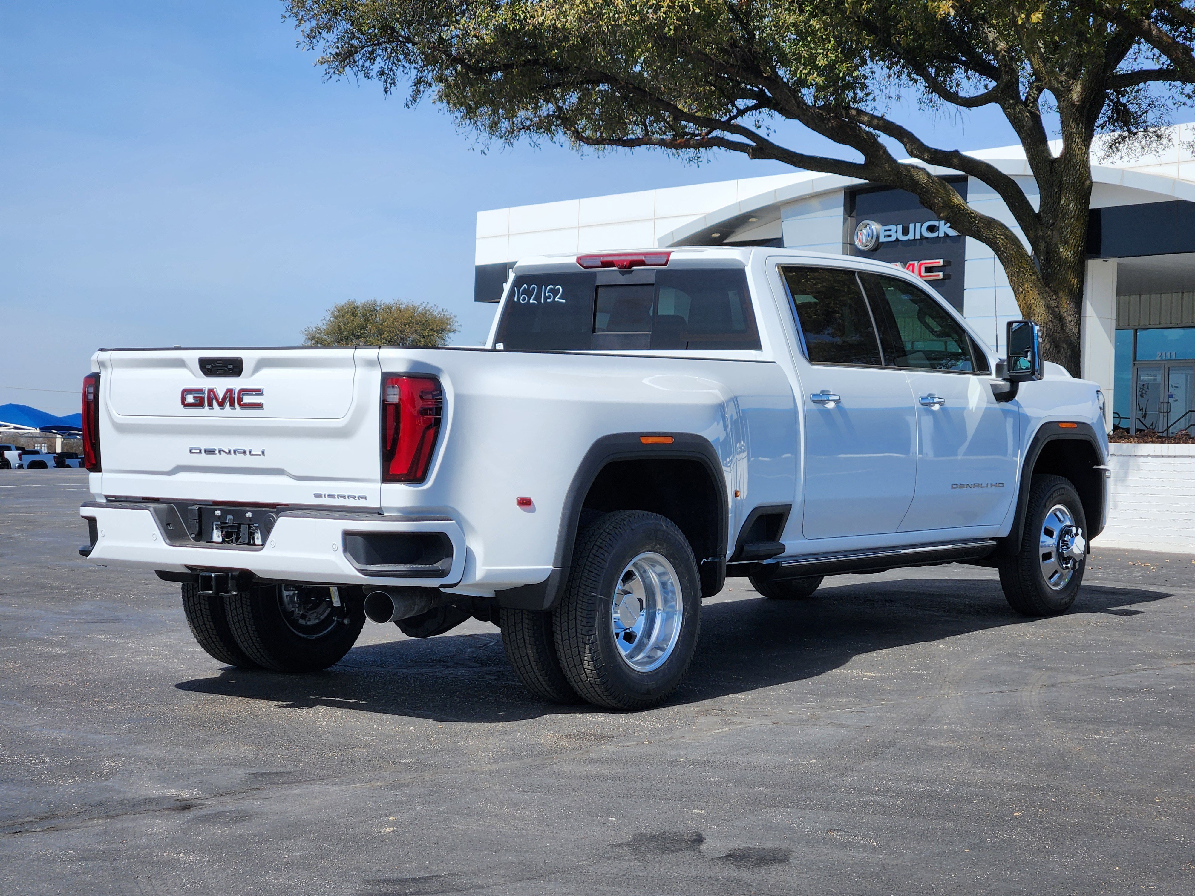 New 2026 GMC Sierra 3500 Denali w/ Denali Reserve Package AWD/4WD image 4