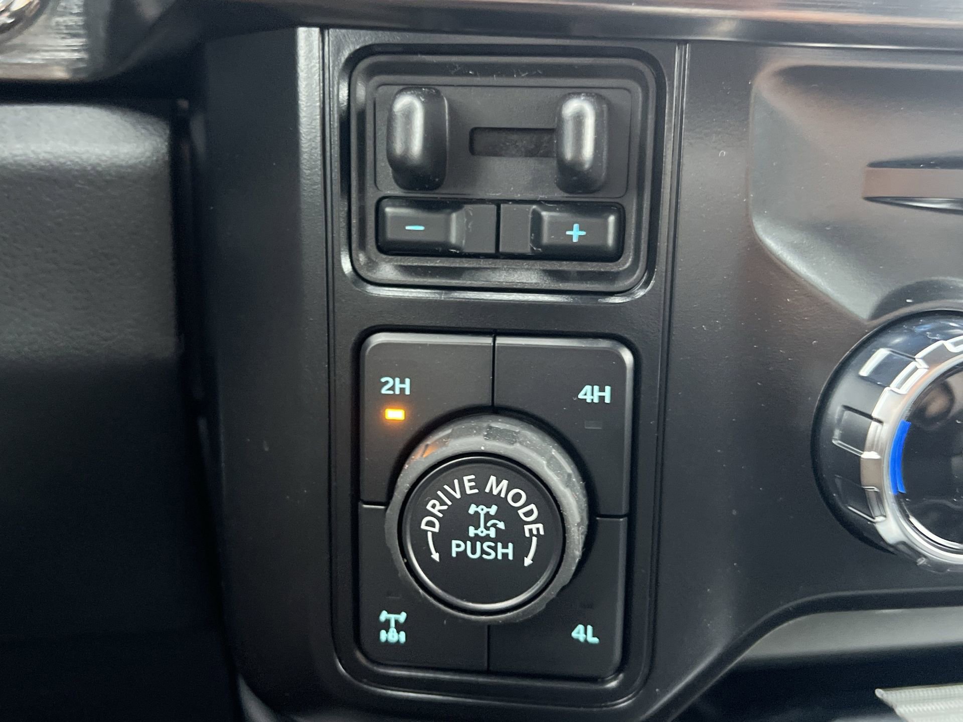 New 2025 Ford F350 Lariat w/ Lariat Ultimate Package image 7