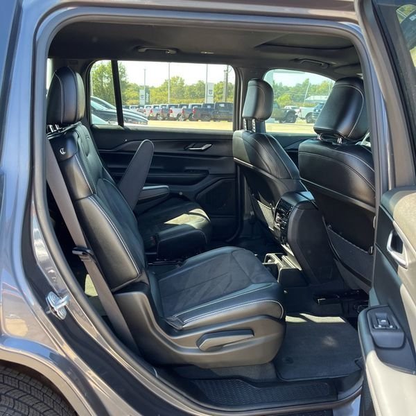 Used 2024 Jeep Grand Cherokee L Altitude image 7