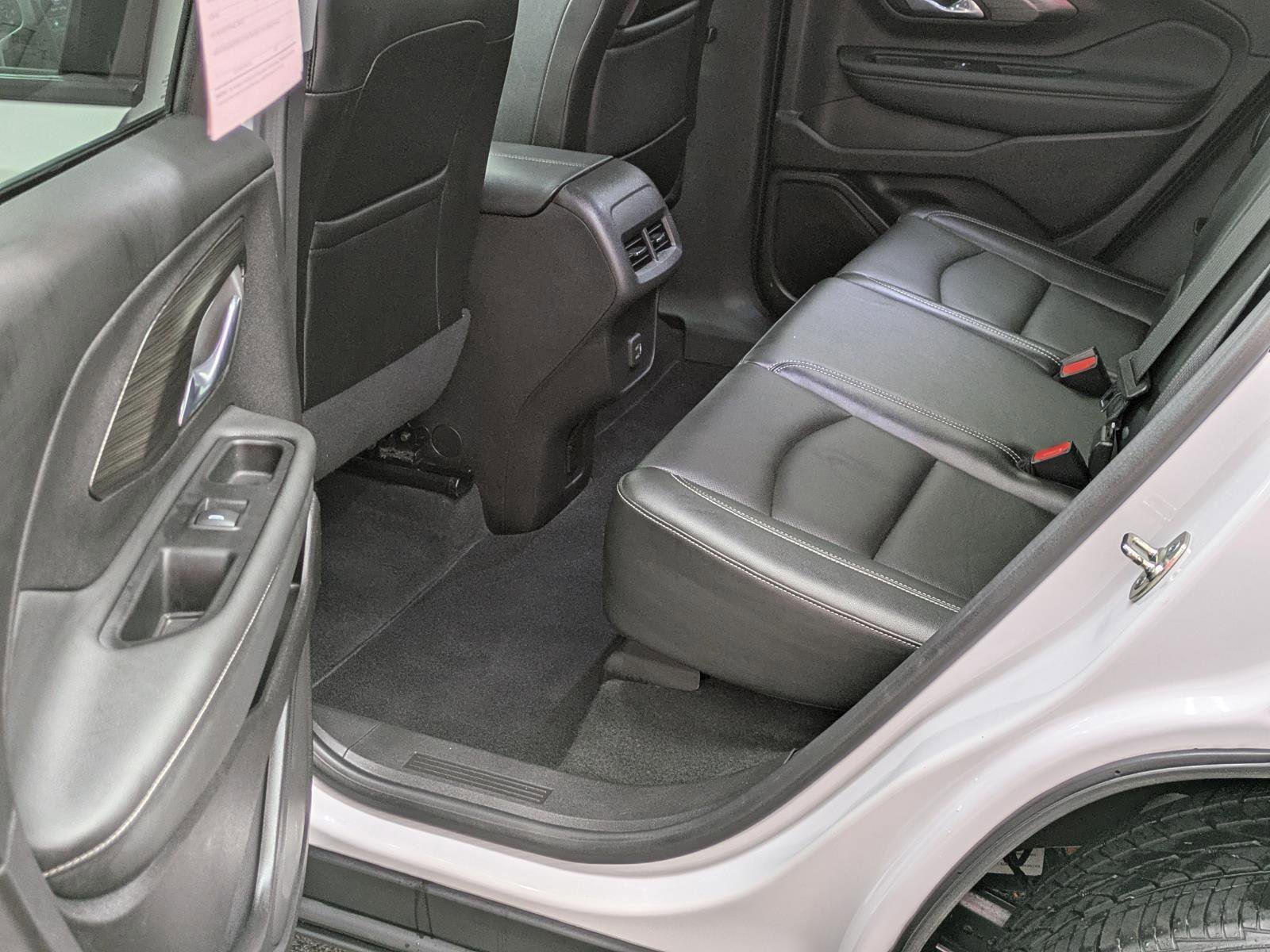 Used 2024 GMC Terrain SLT image 22