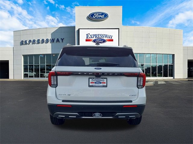 New 2026 Ford Explorer Active image 7