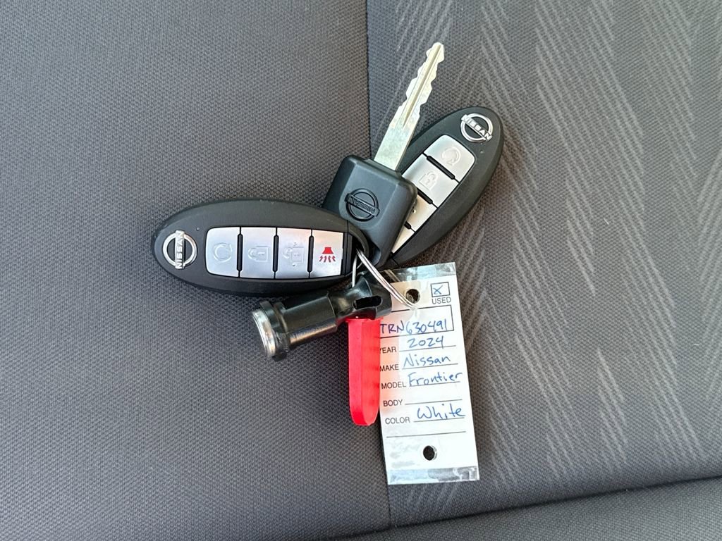 Used 2024 Nissan Frontier SV w/ SV Convenience Package image 29