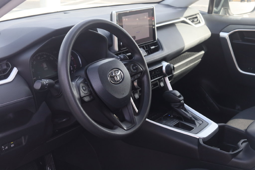 Used 2024 Toyota RAV4 LE FWD image 6