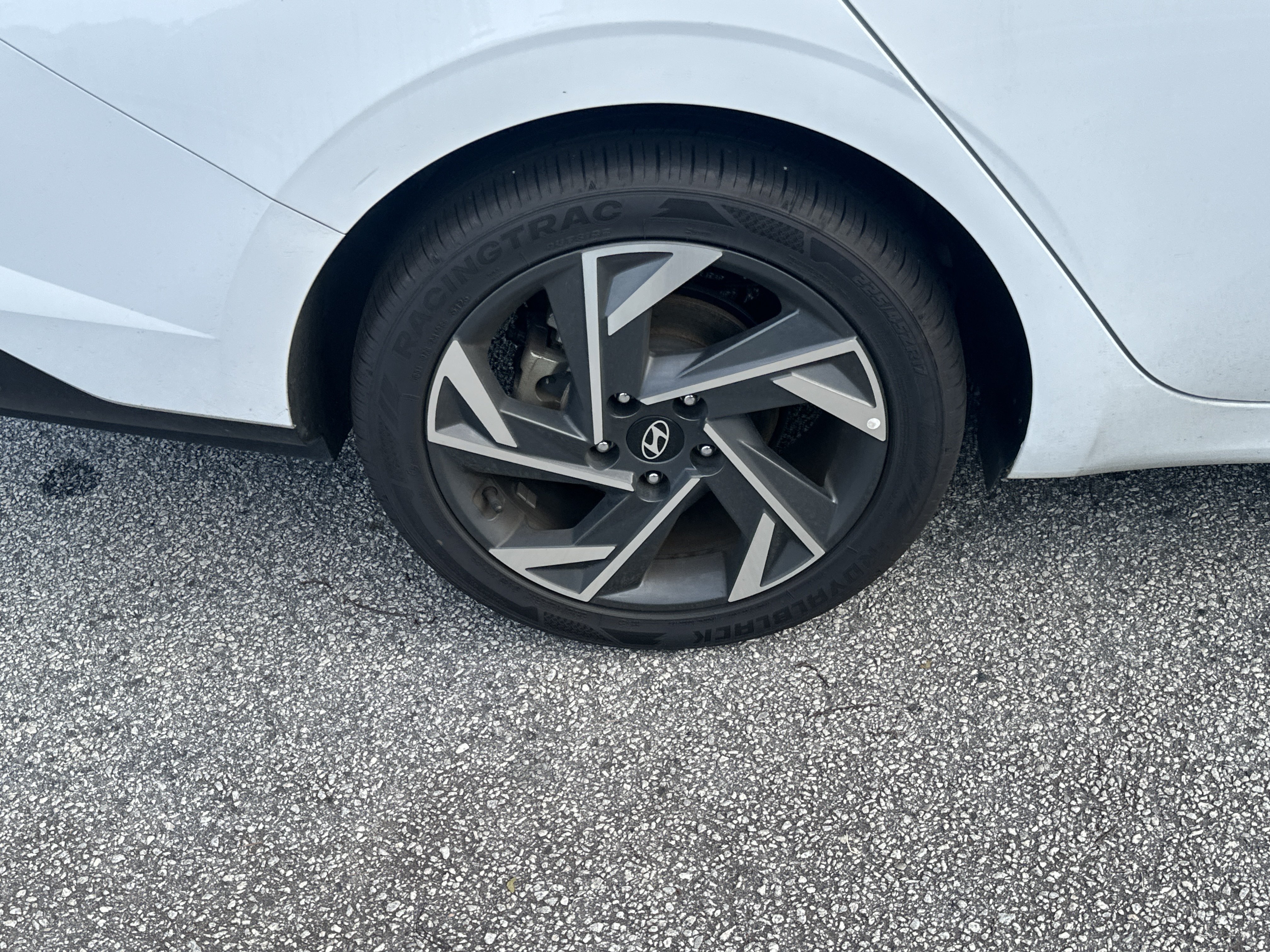 Used 2024 Hyundai Elantra Limited FWD image 17