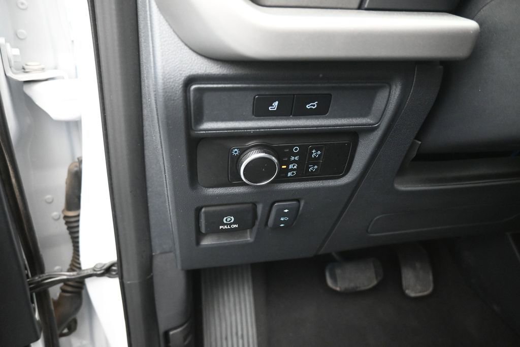 Used 2024 Ford Expedition XLT RWD image 13