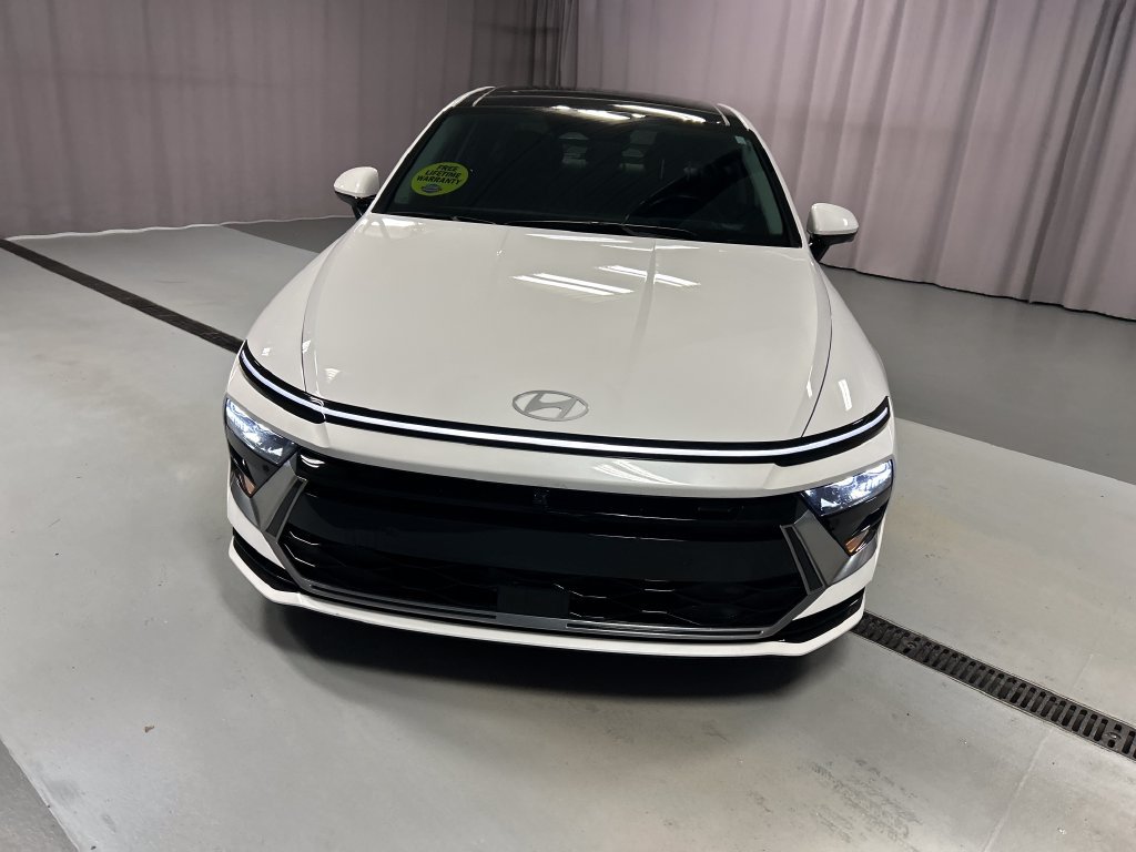 Used 2025 Hyundai Sonata Limited FWD image 2