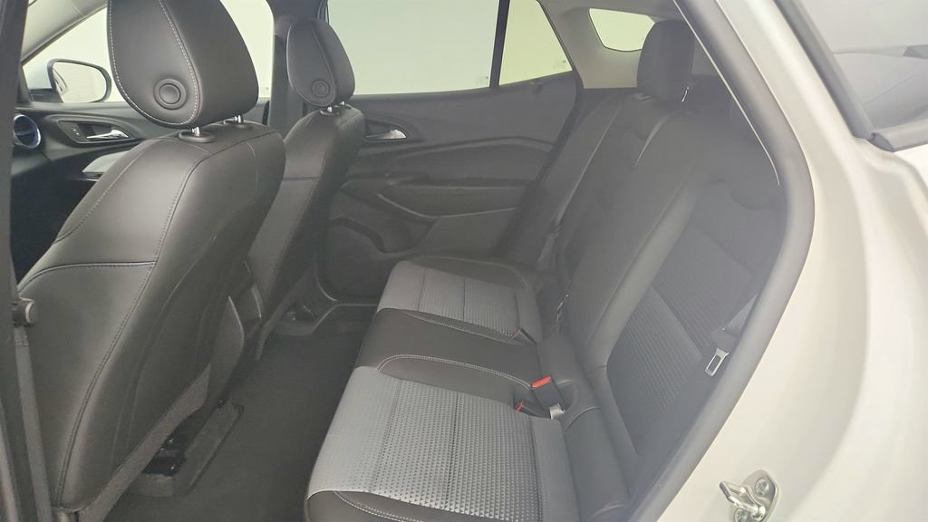 Certified 2025 Chevrolet Trax LT FWD image 20