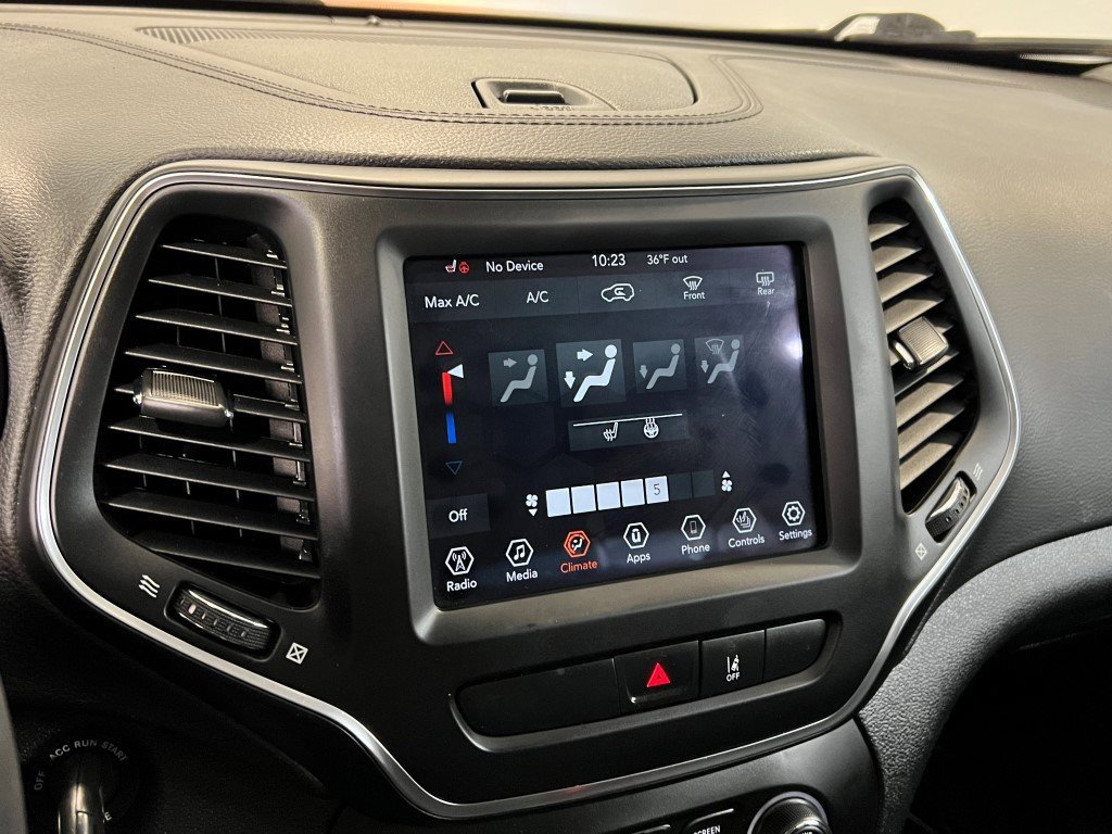 Used 2022 Jeep Cherokee Latitude w/ Sun & Sound Group image 39