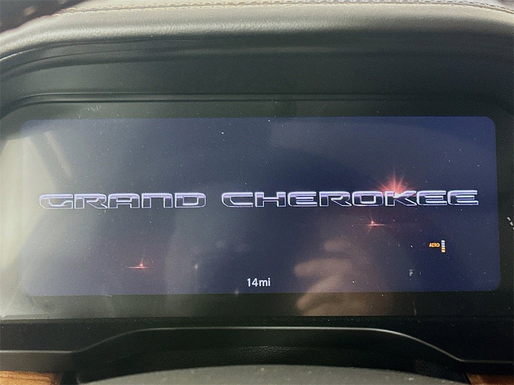 New 2025 Jeep Grand Cherokee Summit image 11