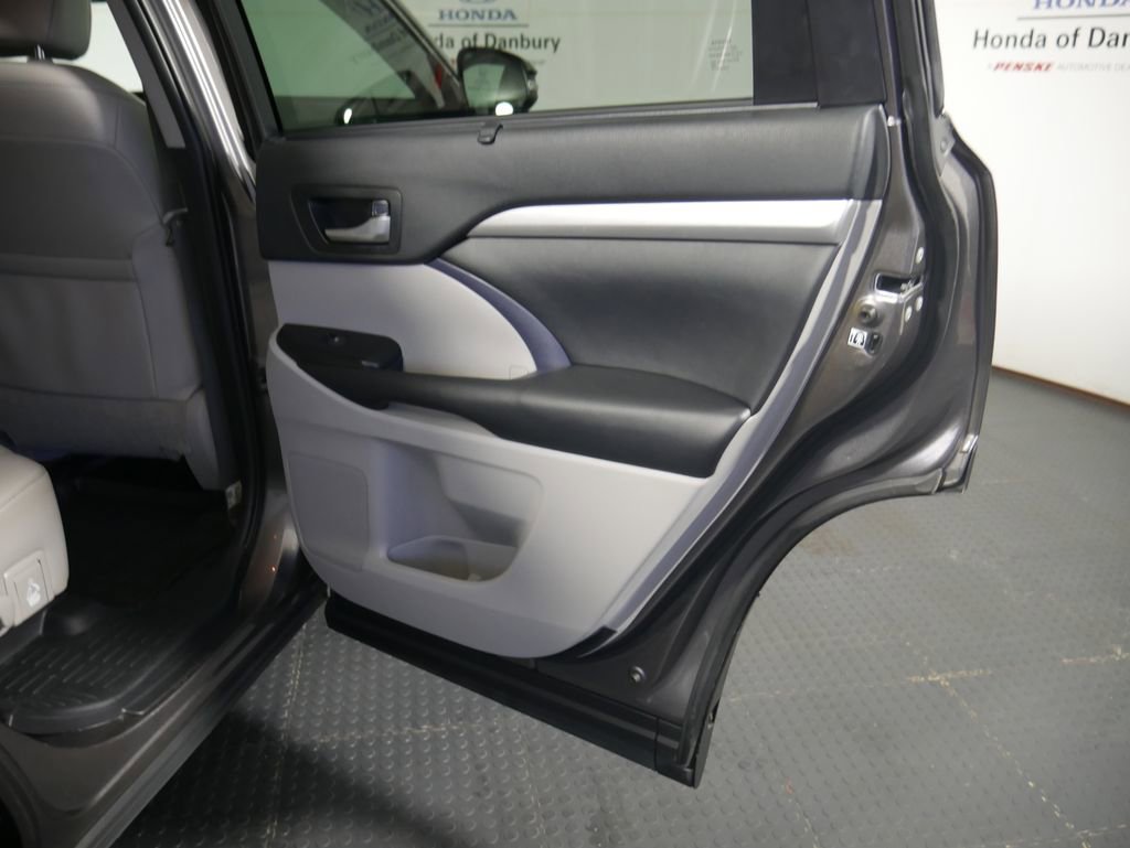 Used 2019 Toyota Highlander XLE image 8