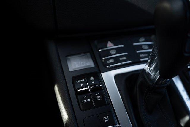 Certified 2018 Porsche Macan image 25