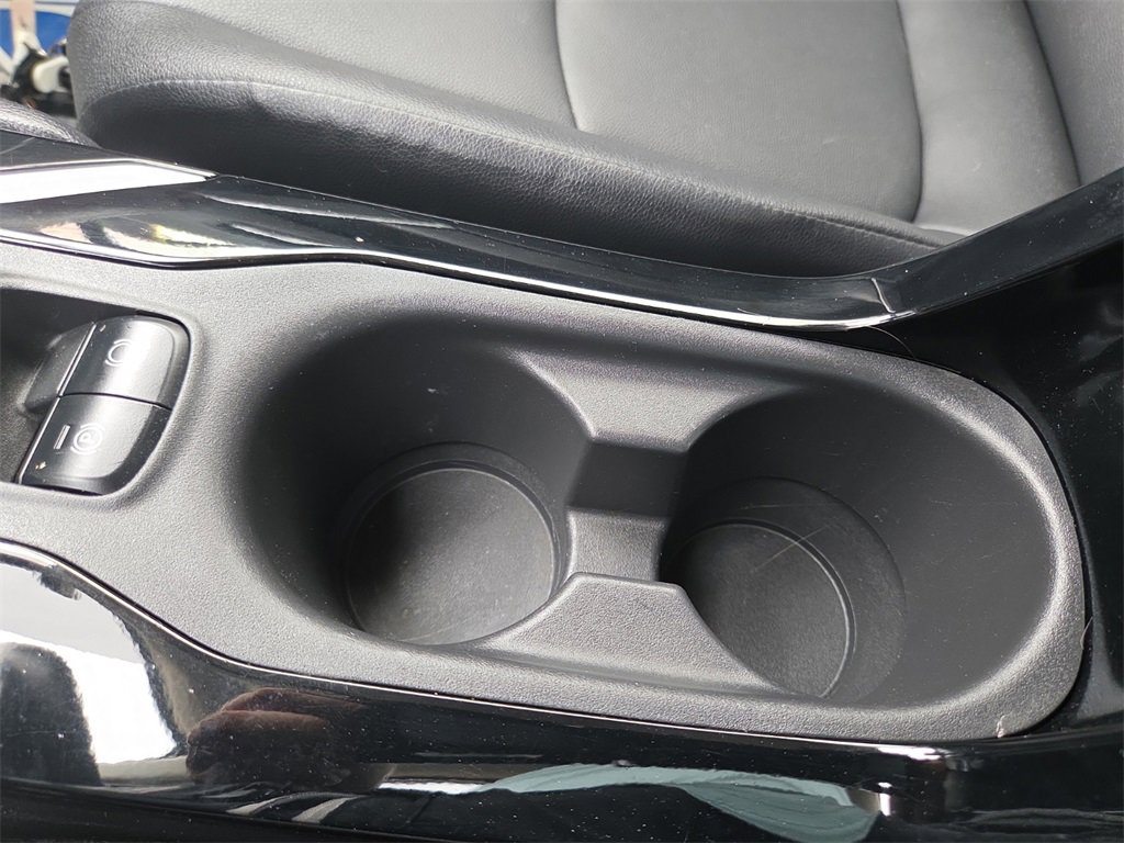 Used 2022 Toyota Corolla Cross XLE image 21