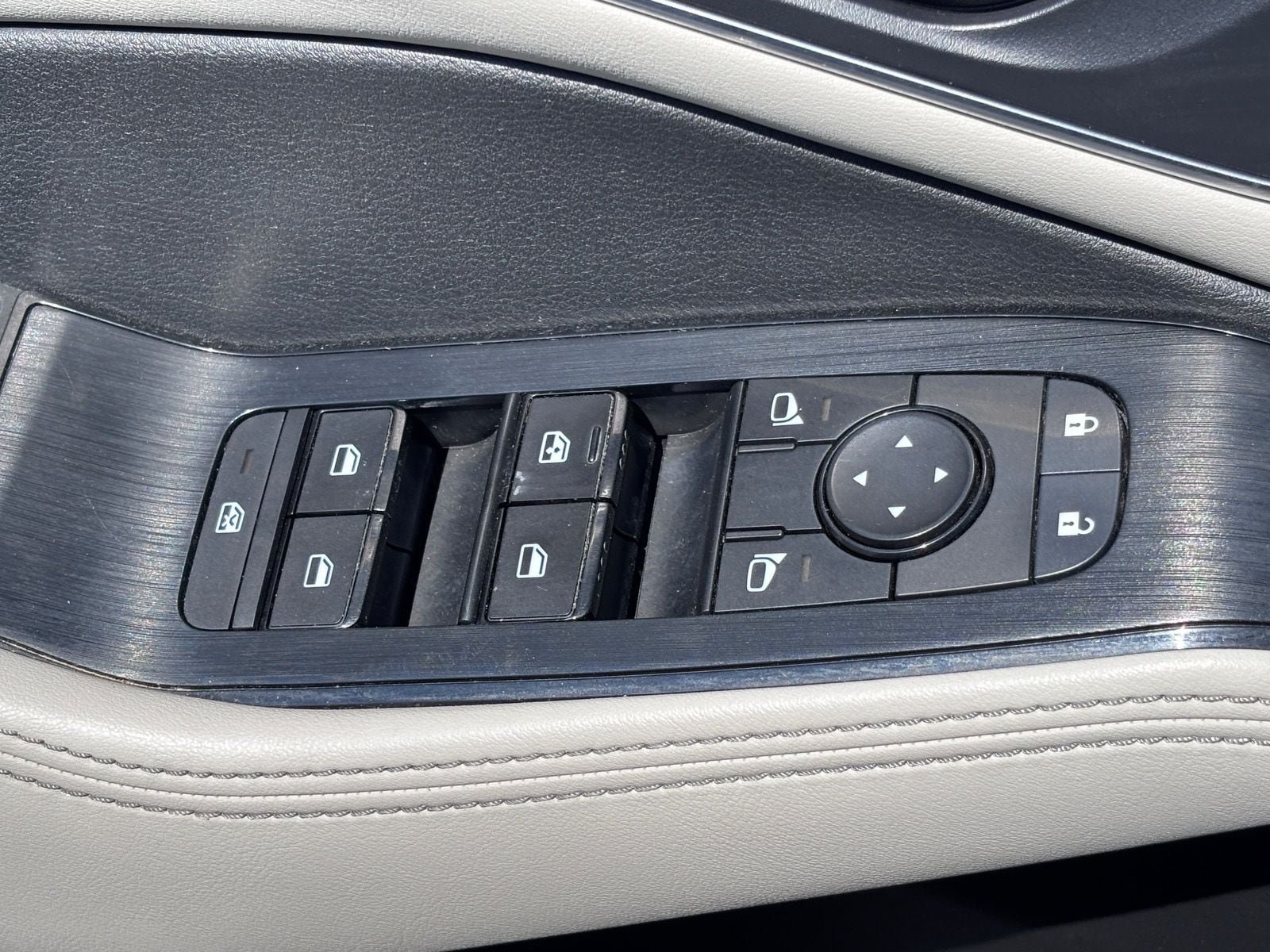 Used 2021 Nissan Rogue SV w/ Premium Package FWD image 21