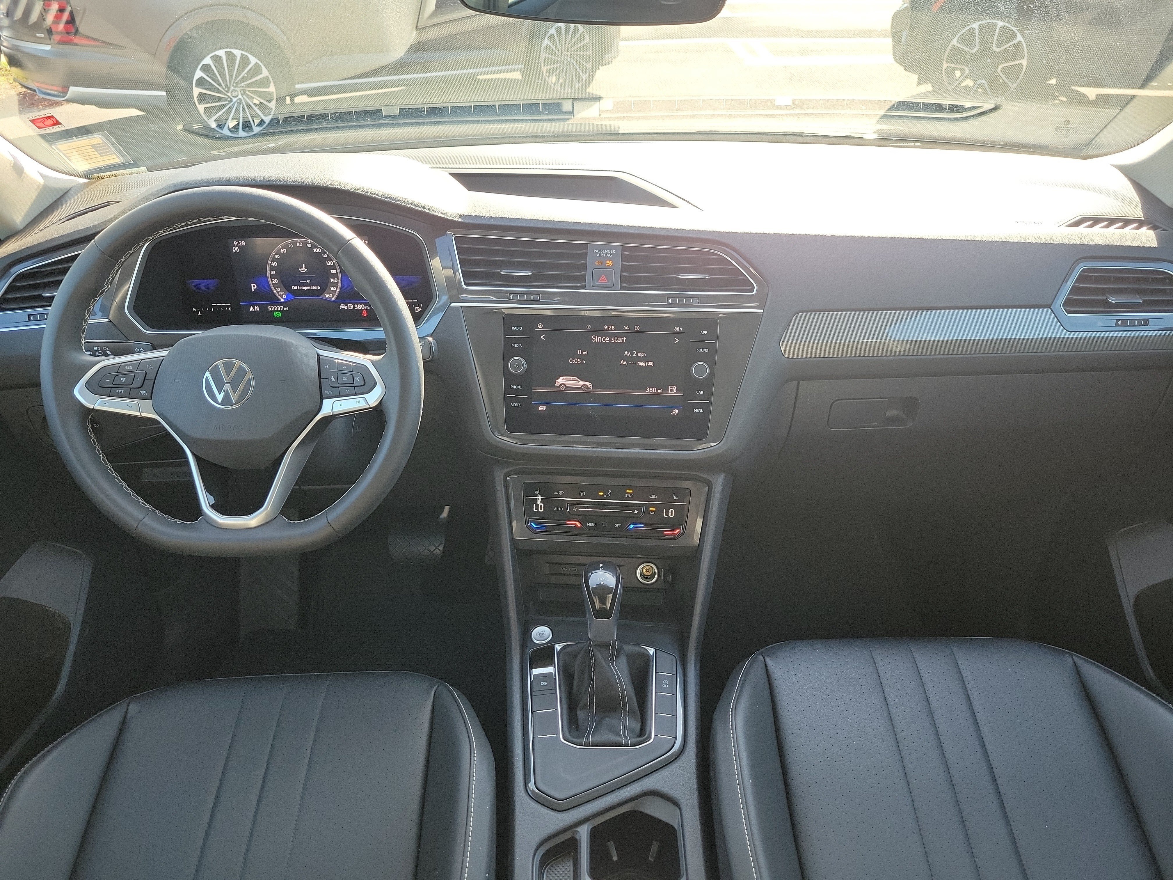 Used 2023 Volkswagen Tiguan SE w/ Panoramic Sunroof Package FWD image 17