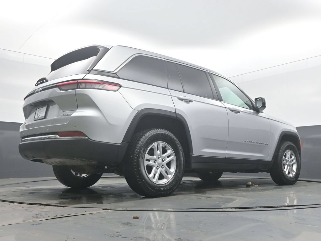 Used 2025 Jeep Grand Cherokee Laredo AWD/4WD image 56