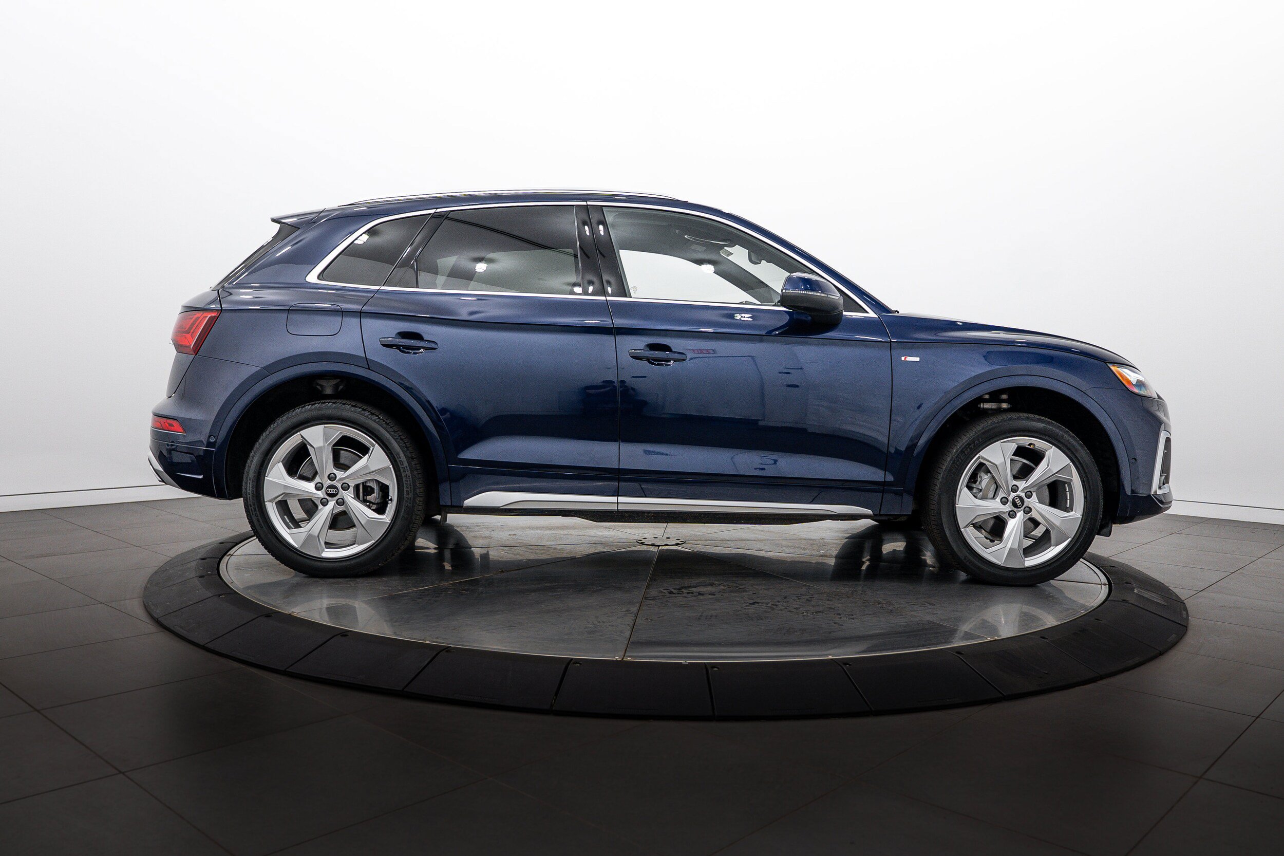 Certified 2023 Audi Q5 2.0T Prestige w/ Prestige Package AWD/4WD image 3