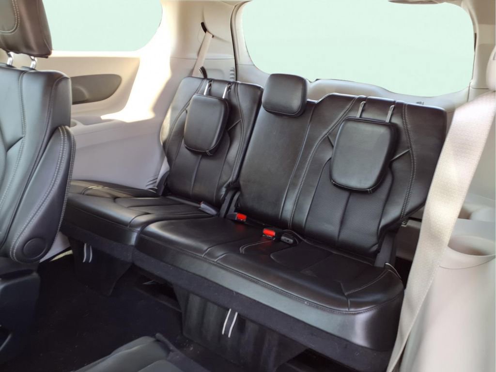 Used 2024 Chrysler Pacifica Touring-L FWD image 17