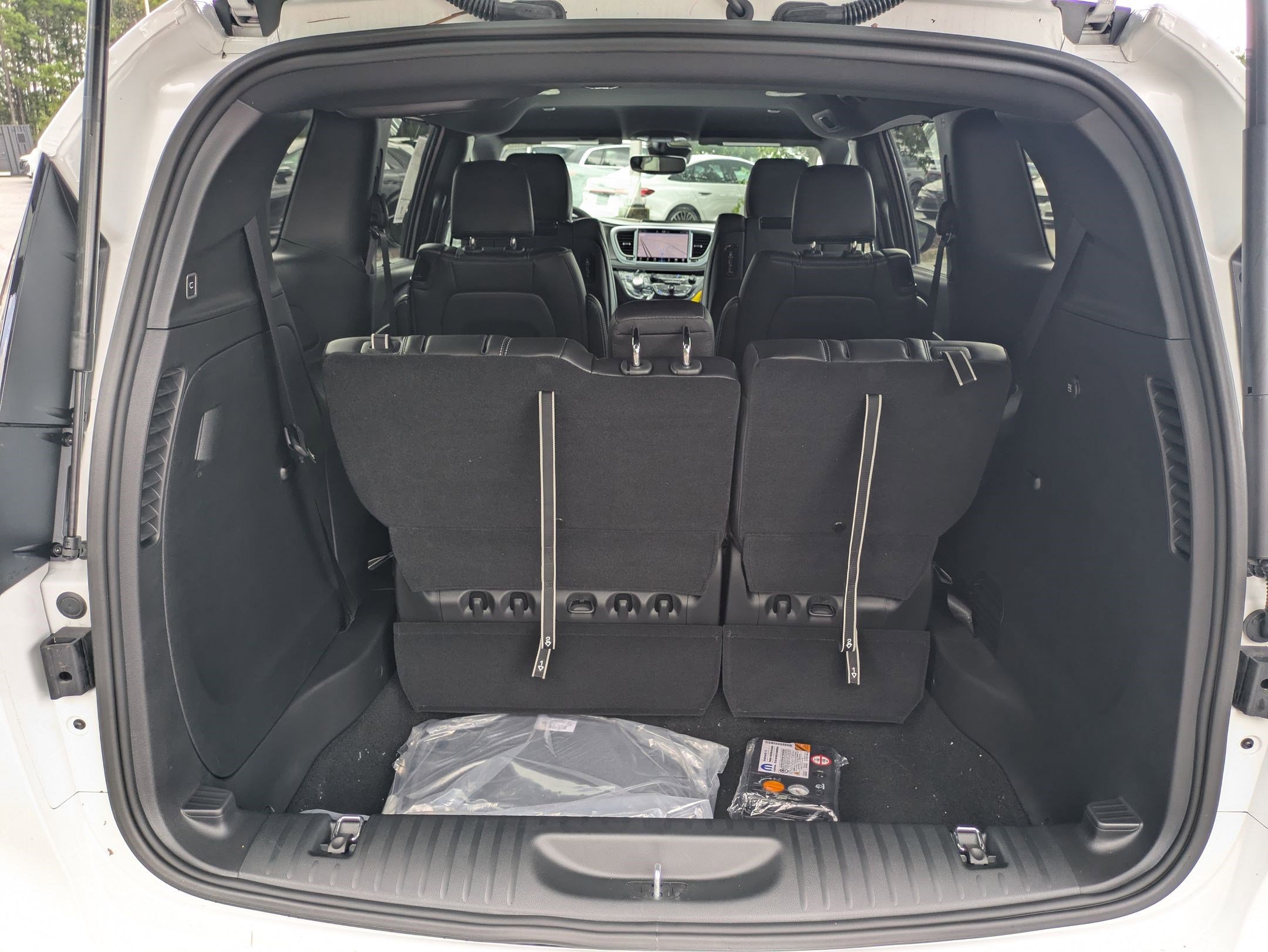 New 2026 Chrysler Pacifica Select image 27