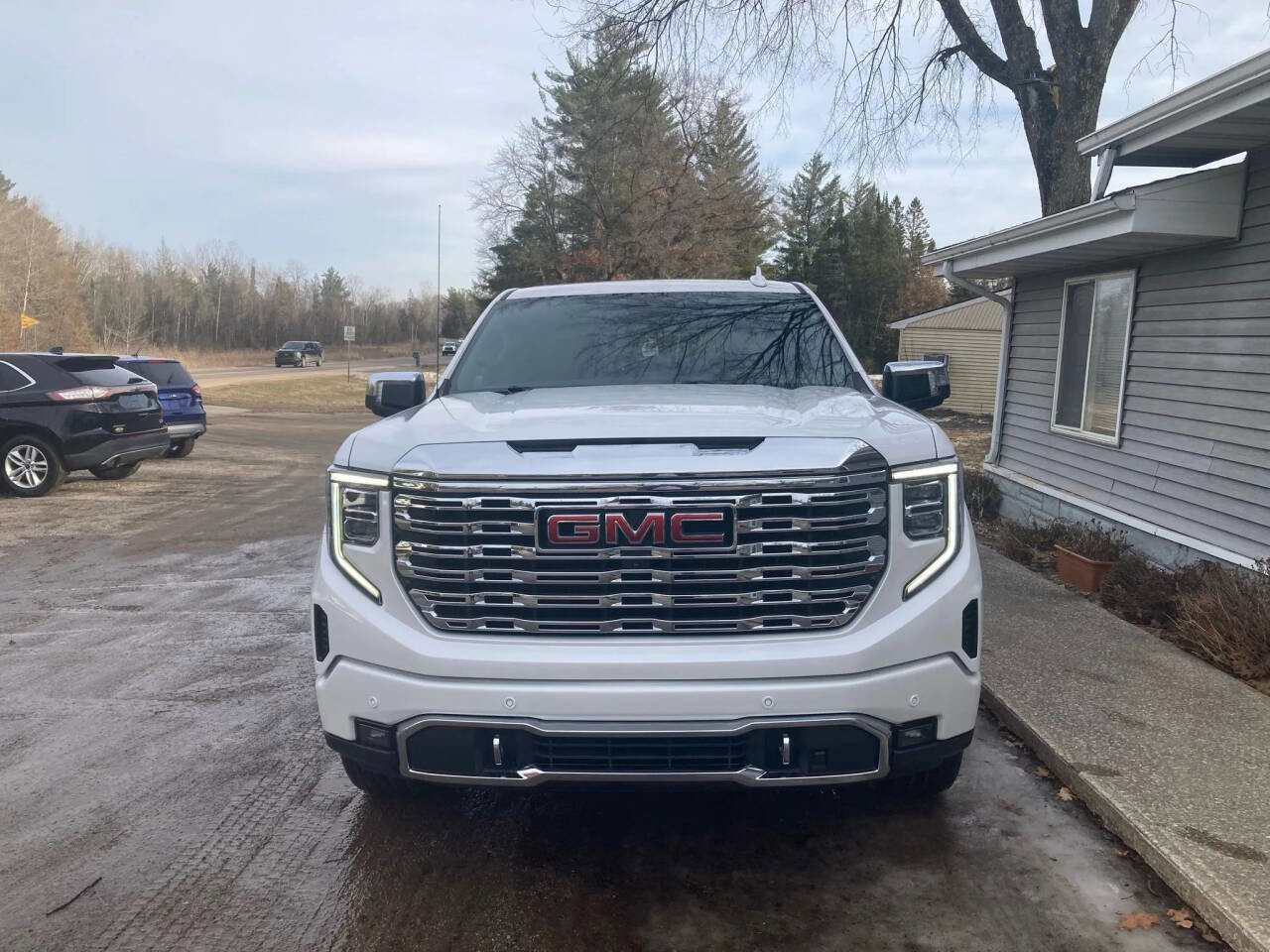 Used 2023 GMC Sierra 1500 Denali w/ Denali Reserve Package AWD/4WD image 3