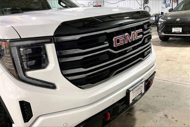 Used 2025 GMC Sierra 1500 AT4 w/ AT4 Premium Package AWD/4WD image 11