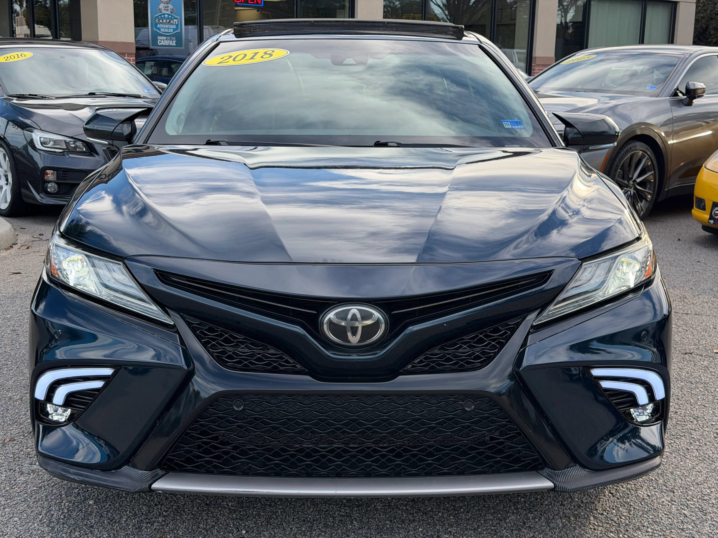 Used 2018 Toyota Camry XSE FWD image 3