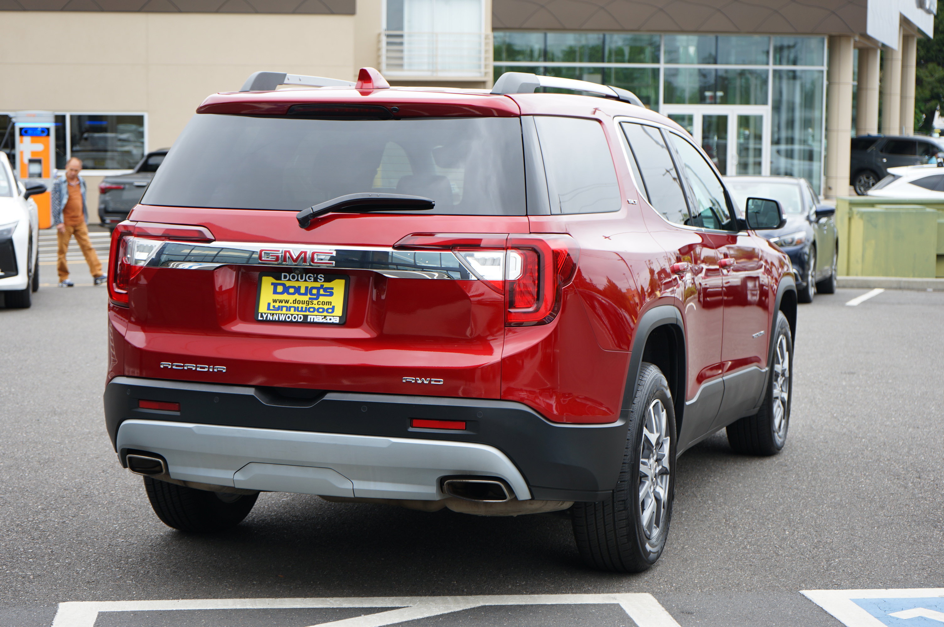 Used 2023 GMC Acadia SLT image 4