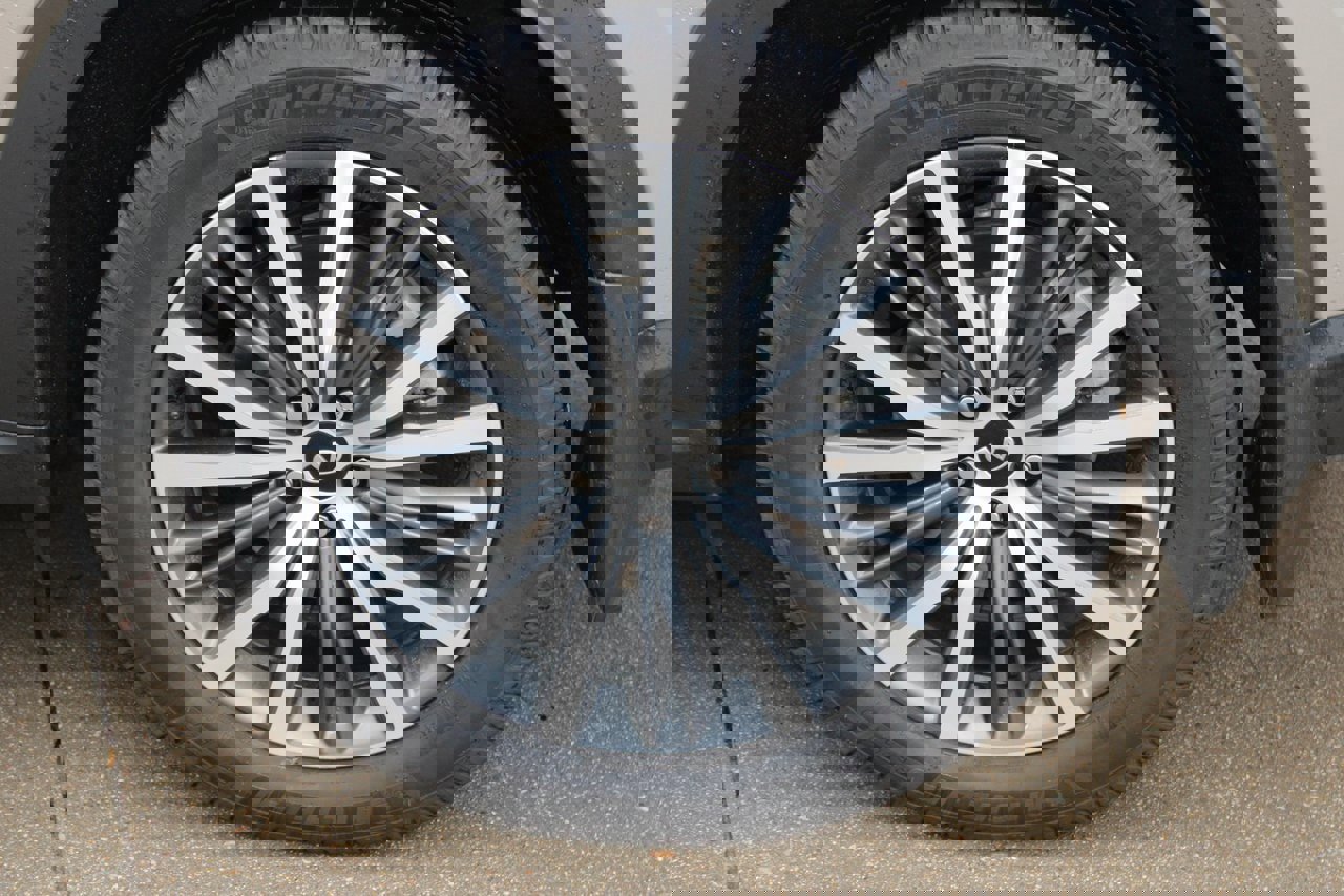 Used 2023 INFINITI QX60 Sensory w/ Cargo Package image 31