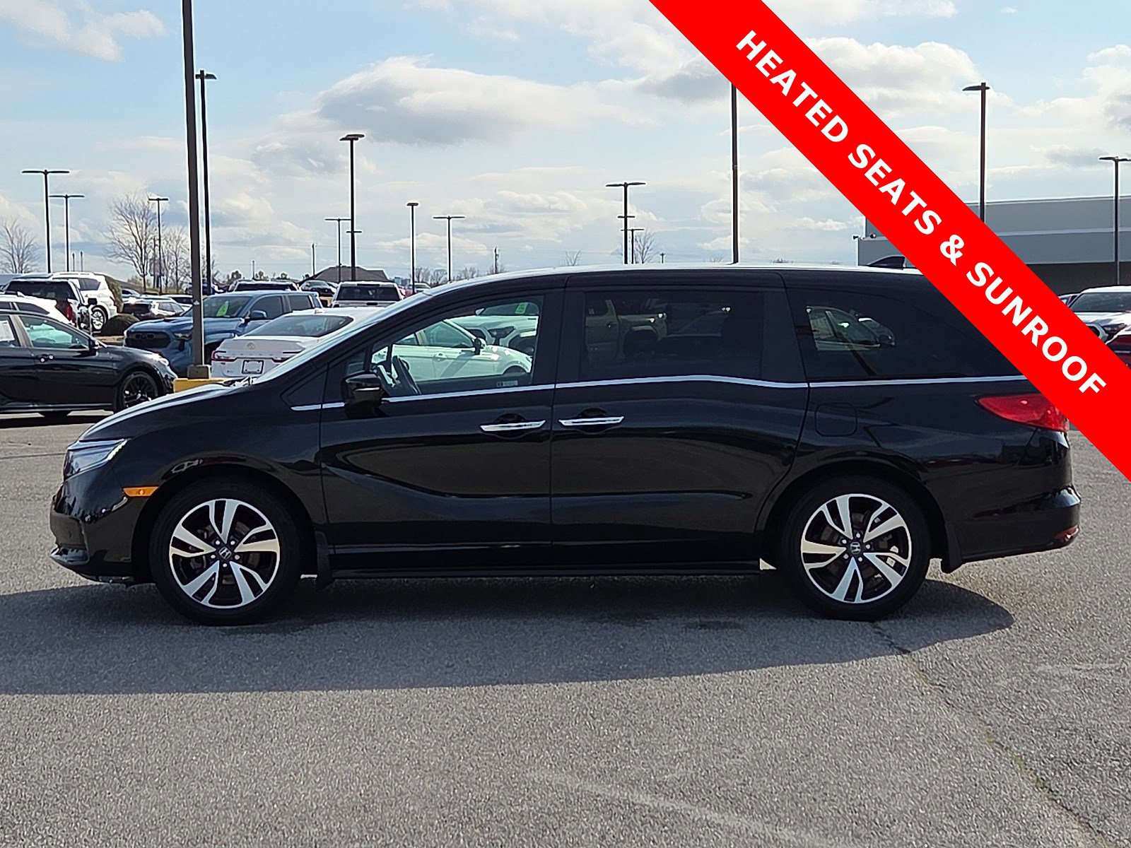 Used 2024 Honda Odyssey Touring image 3