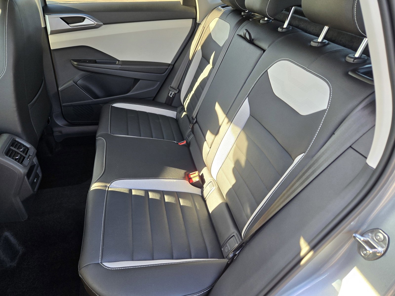 New 2025 Volkswagen Taos SEL image 7