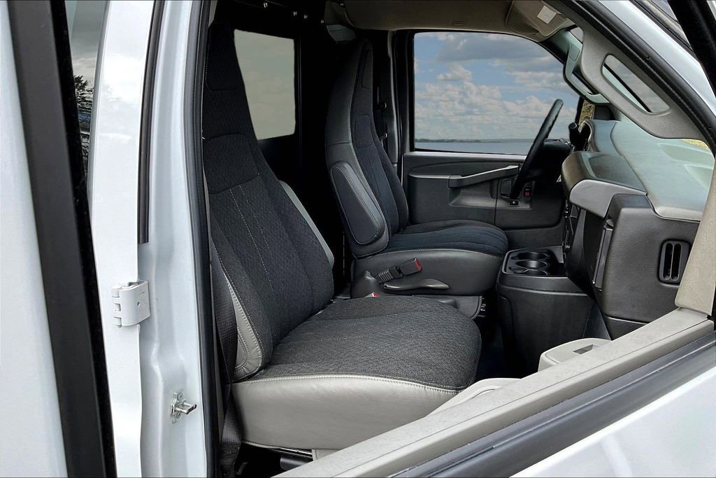 Used 2024 GMC Savana 2500 w/ Driver Convenience Package image 27