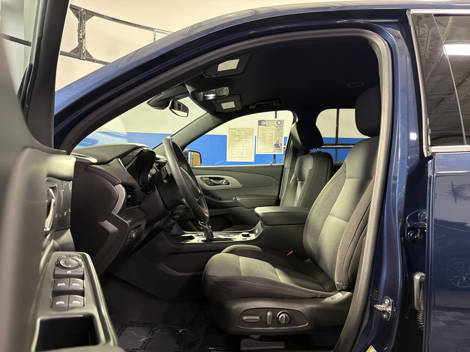 Used 2023 Chevrolet Traverse LT AWD/4WD image 26