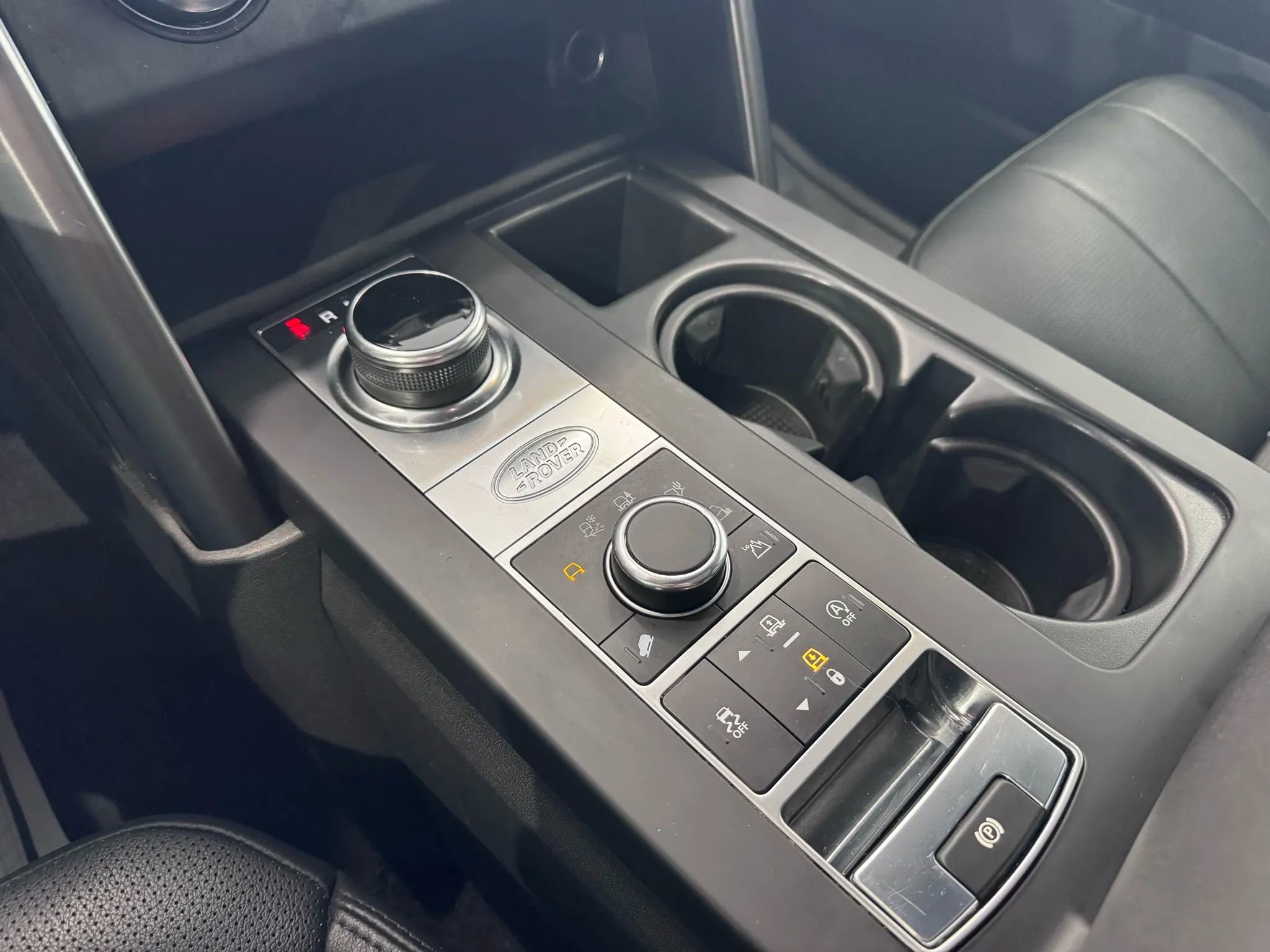 Used 2020 Land Rover Discovery Landmark AWD/4WD image 39