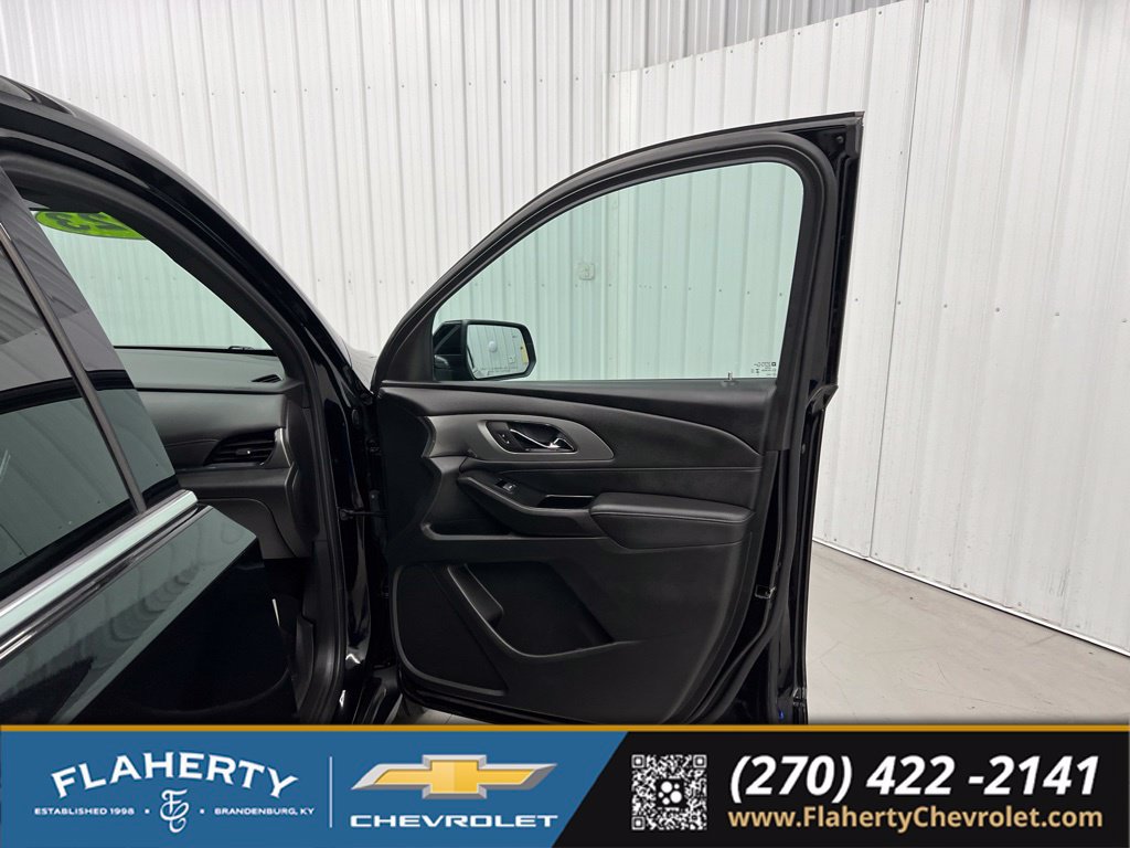 Used 2023 Chevrolet Traverse LT FWD image 14
