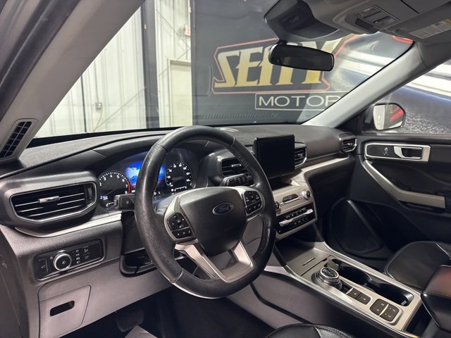 Used 2023 Ford Explorer XLT w/ Equipment Group 202A image 9