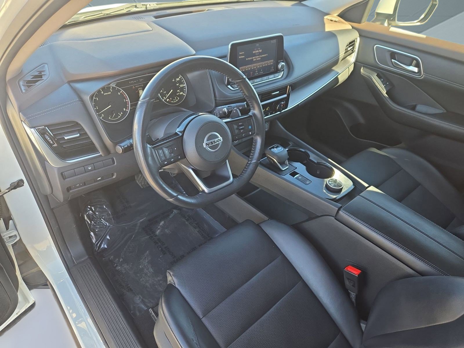 Used 2021 Nissan Rogue SV w/ Premium Package image 4