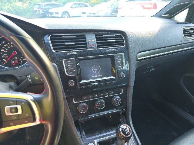 Used 2015 Volkswagen GTI SE FWD image 18