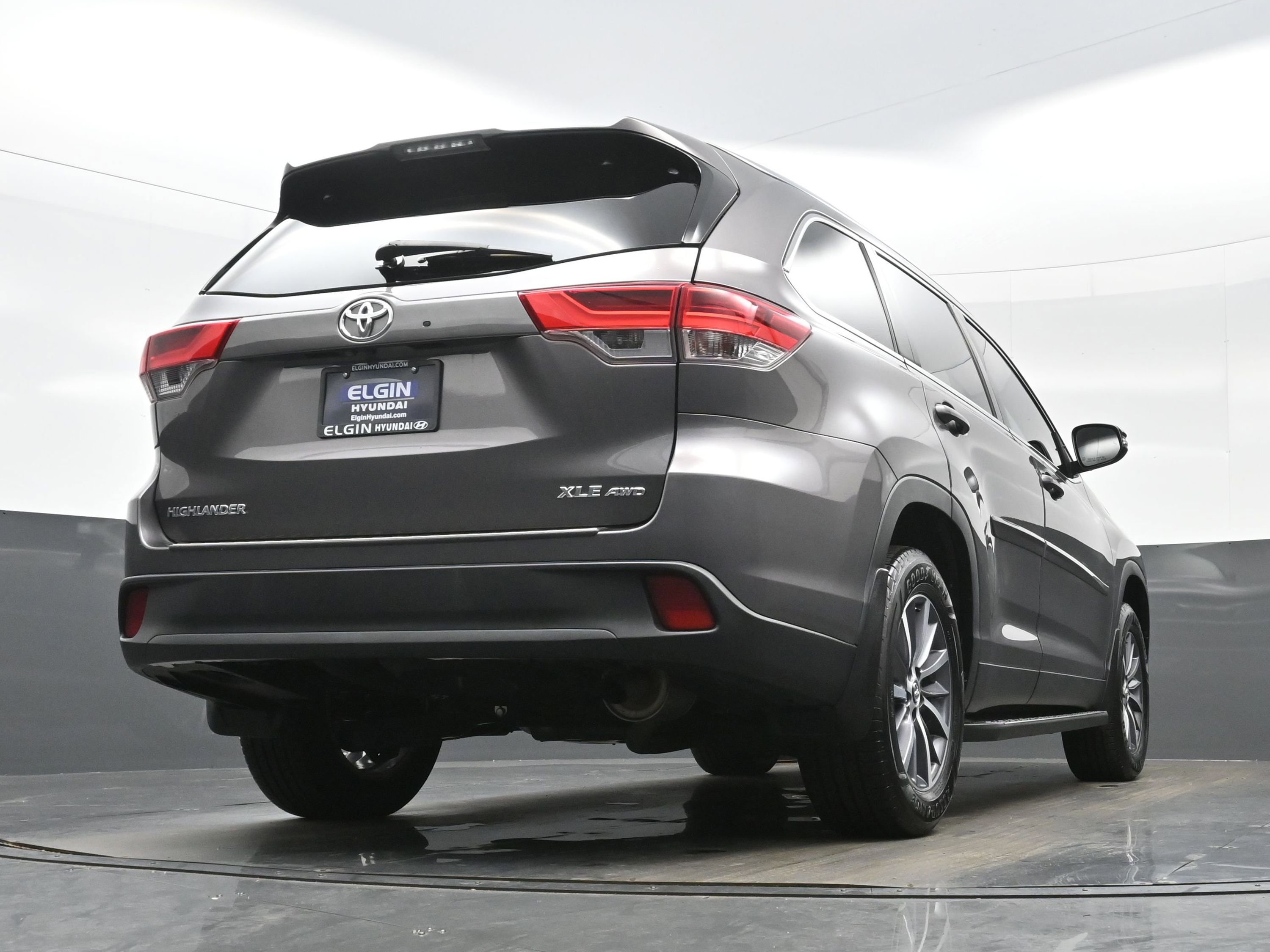 Used 2019 Toyota Highlander XLE AWD/4WD image 32