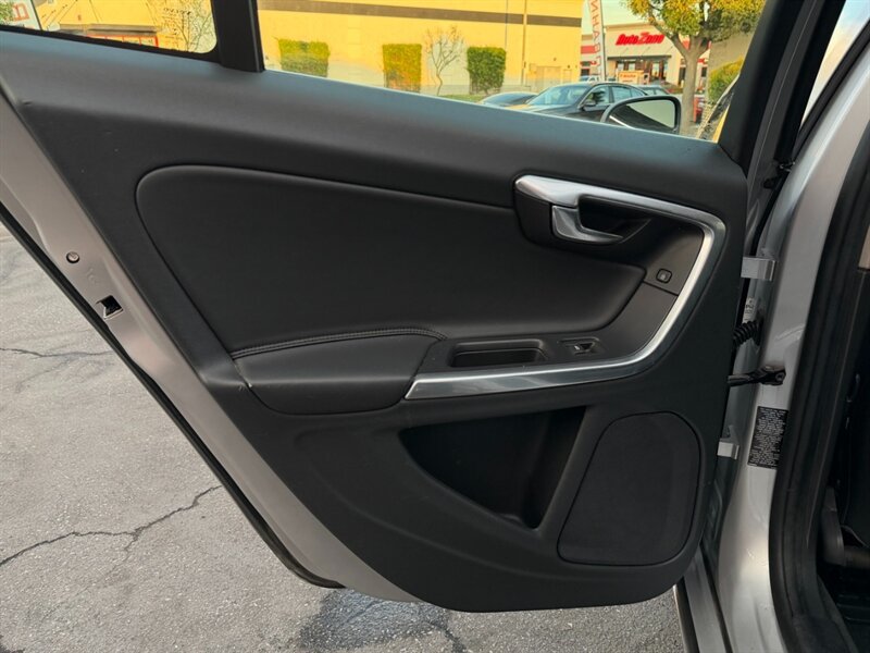 Used 2016 Volvo V60 T5 Platinum AWD/4WD image 32