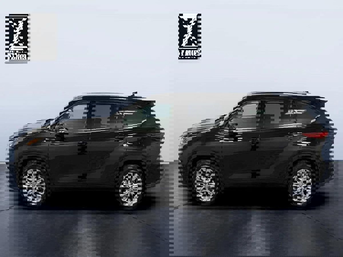 Used 2021 Toyota Highlander Limited image 3