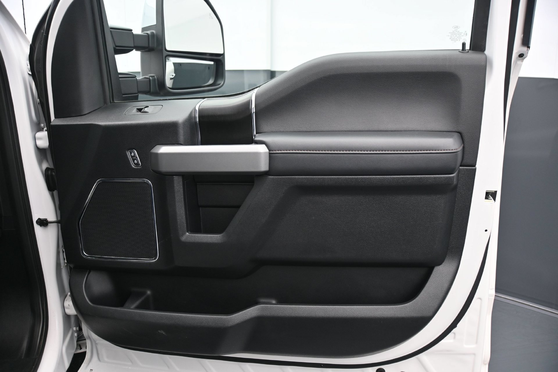 Used 2019 Ford F350 Platinum w/ Platinum Ultimate Package AWD/4WD image 12