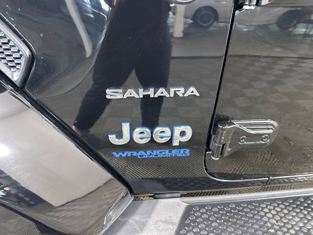 Used 2022 Jeep Wrangler Unlimited Sahara w/ Dual Top Group image 10