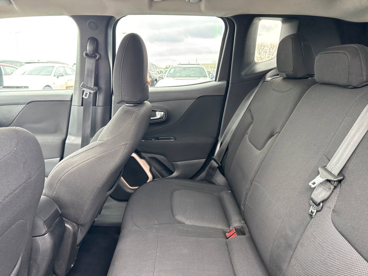 Used 2015 Jeep Renegade Latitude AWD/4WD image 12