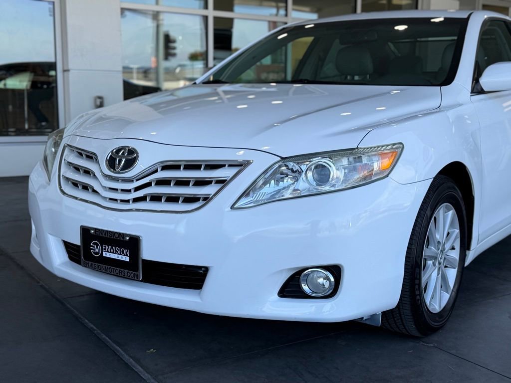Used 2011 Toyota Camry XLE w/ XLE Extra-Value Pkg #2 image 3