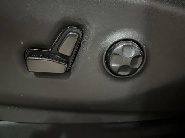 Used 2022 Chrysler Pacifica Touring-L image 11