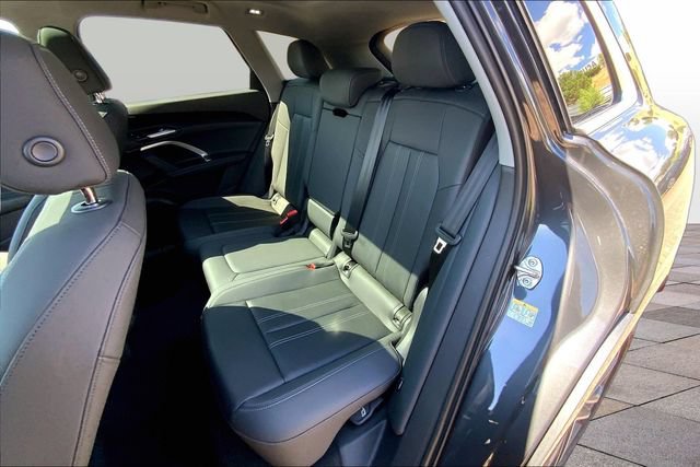 Used 2025 Audi Q5 Premium w/ Convenience Package AWD/4WD image 18