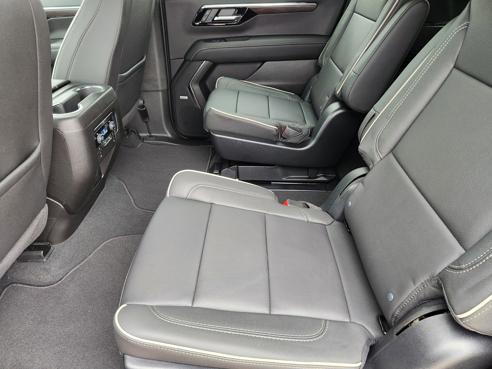 New 2026 Chevrolet Suburban Premier image 22