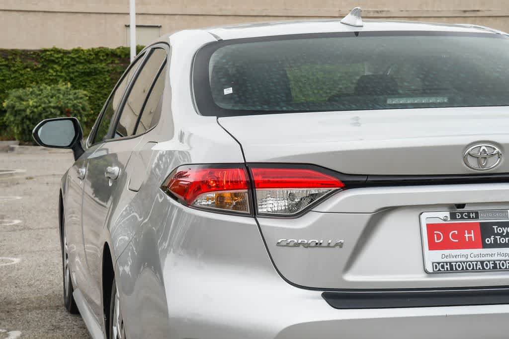 Used 2025 Toyota Corolla LE FWD image 6
