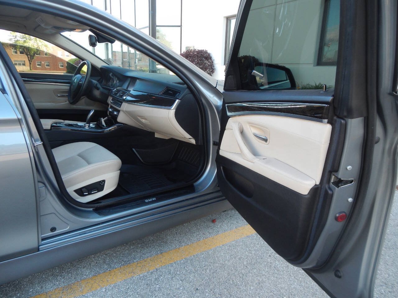 Used 2011 BMW 535i xDrive Sedan AWD/4WD image 36