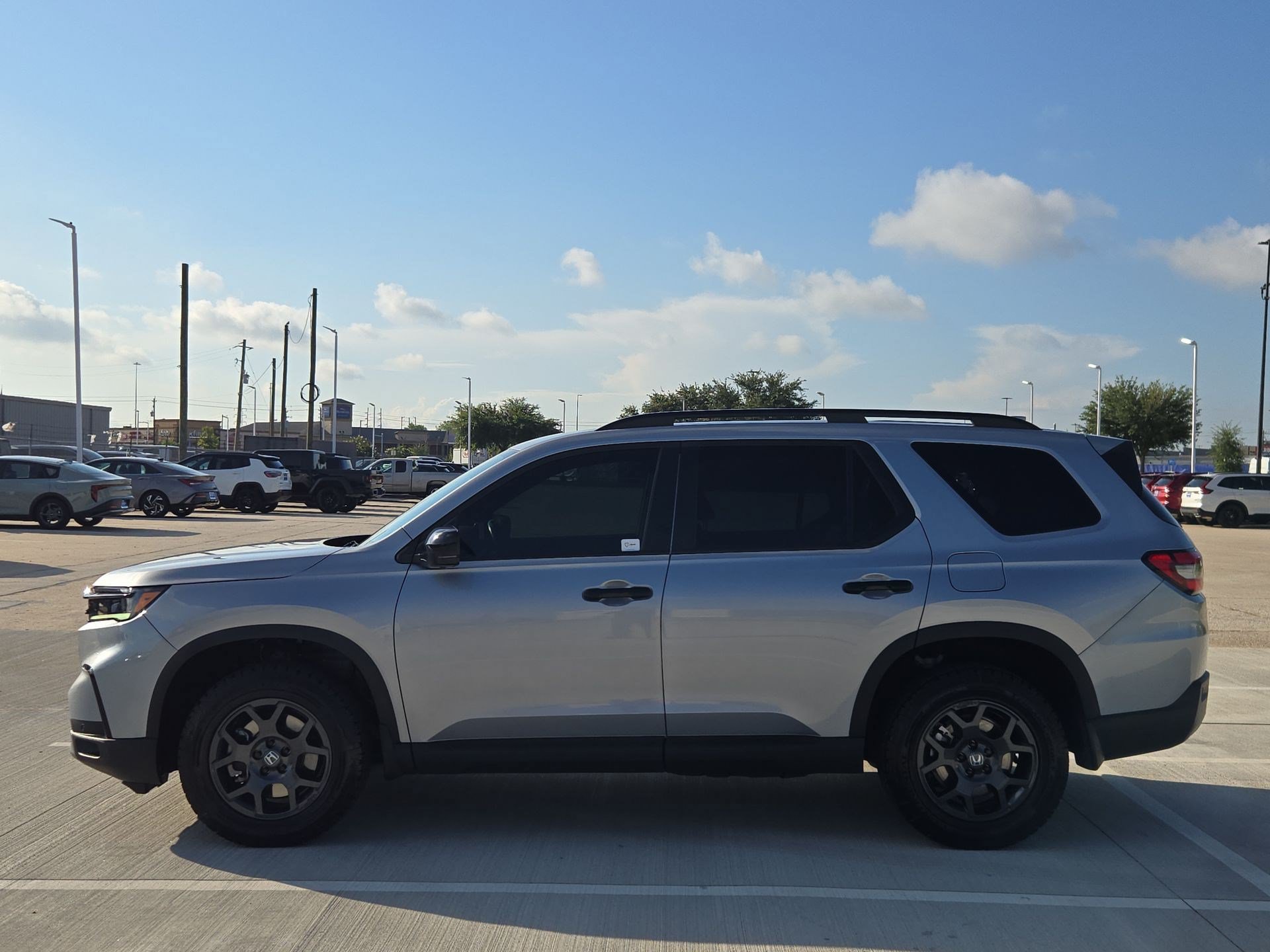 Used 2024 Honda Pilot TrailSport image 7
